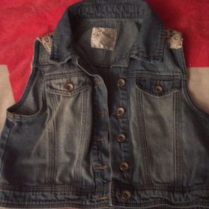 Justice jean vest